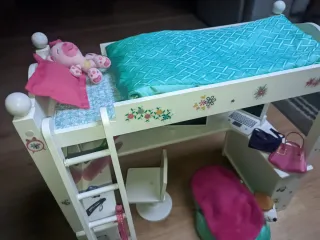 Lote de literas y muñecas