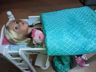 Lote de literas y muñecas