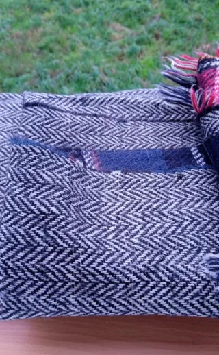 Bufanda Maxi Cuadro escocé y espiga Reversible.