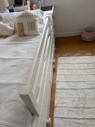 Barrera protectora cama niños. Marca Garabatos.