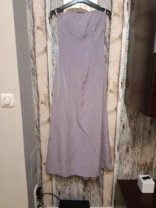 Vestido largo turquesa, cárdigan malva, fular...