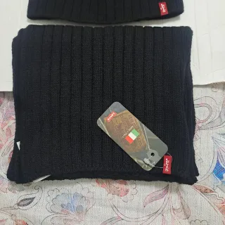 Completo Levi's: Sciarpa, Guanti, Cappellino Tg. M
