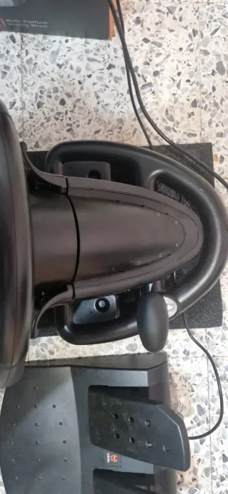 Volante y Pedales KROM