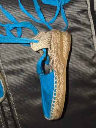 Esparteñas con tiras azul. Número 24