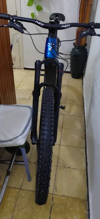 Bicicleta berria mako hybrid gt6