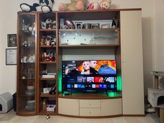 Mobile soggiorno con vetrina e vani