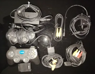 Lote PS2: Consola, Mandos, Juego y Cables