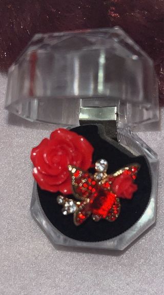 Anillo Rosa Roja y Mariposa Dorada