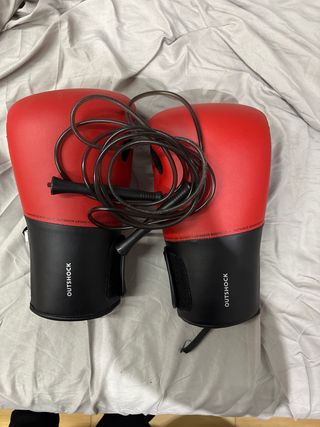 Guantes de boxeo Outshock rojos y cuerda