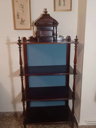 Mueble antiguo de madera