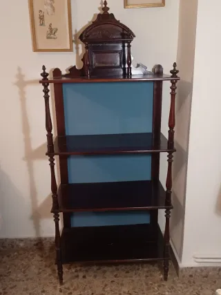 Mueble antiguo de madera