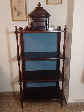 Mueble antiguo de madera