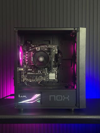 Nuevo! PC GAMING RY7 8700G + 16GB DDR5 + NMVE 500