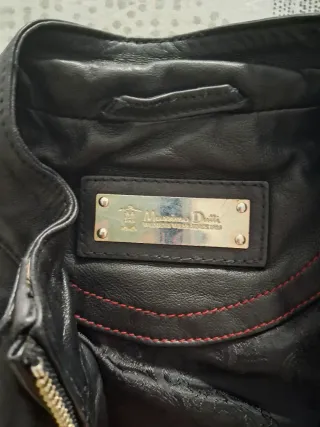 Cazadora de cuero negra