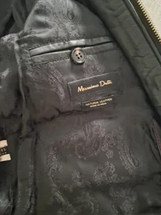 Cazadora de cuero negra