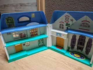 Casa de muñecas con accesorios