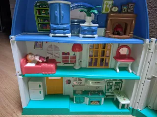 Casa de muñecas con accesorios
