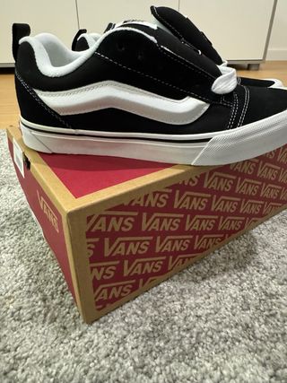 Zapatillas Vans knu Negras y Blancas