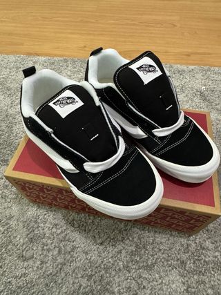 Zapatillas Vans knu Negras y Blancas