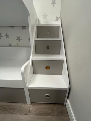 Cama litera compacta con cajones