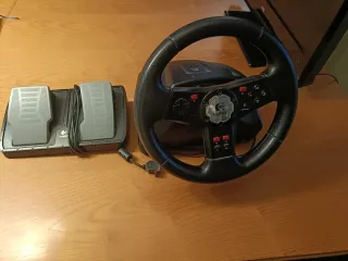 Volante y Pedales Logitech para PC