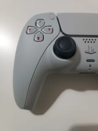 Mando PS5 God of War con joystics TMR magnéticos.