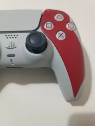 Mando PS5 God of War con joystics TMR magnéticos.