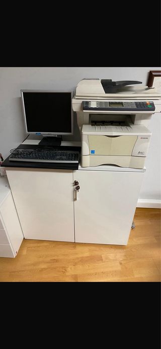 Muebles de oficina blancos