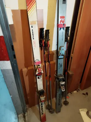 Esquís Salomon. Dos pares de esquís.