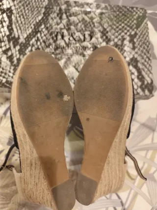 Cuñas esparto ante negras y beige