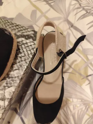 Cuñas esparto ante negras y beige