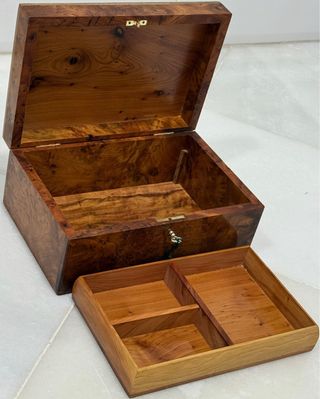 PRECIOSA CAJA MADERA RAÍZ TUYA, NÁCAR, MARQUETERÍA