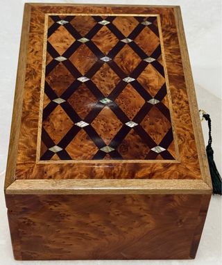 PRECIOSA CAJA MADERA RAÍZ TUYA, NÁCAR, MARQUETERÍA