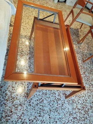 Mesa de centro elevable de madera y cristal