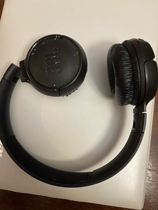 Auscutadores JBL pretos