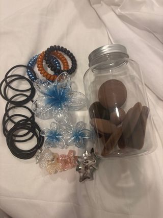 Accesorios para el pelo y borlas maquillaje