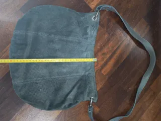 Borsa a tracolla grigia in pelle scamosciata