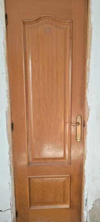 Puerta madera interior 62cm tapajuntas y cubremarc
