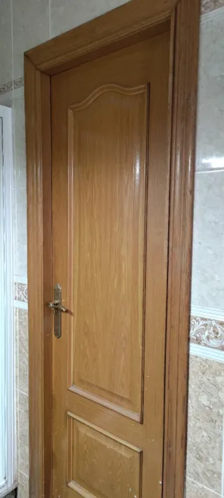 Puerta madera interior 62cm tapajuntas y cubremarc
