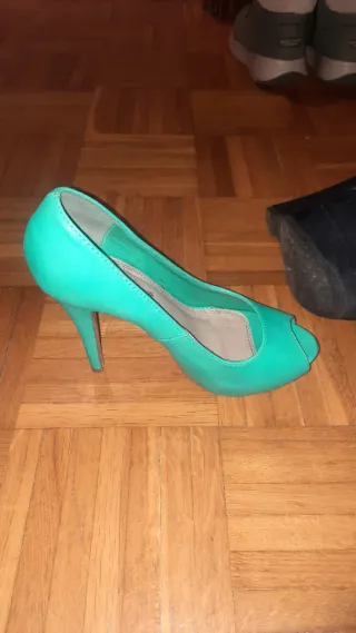 Zapatos de tacón abiertos color verde azulado