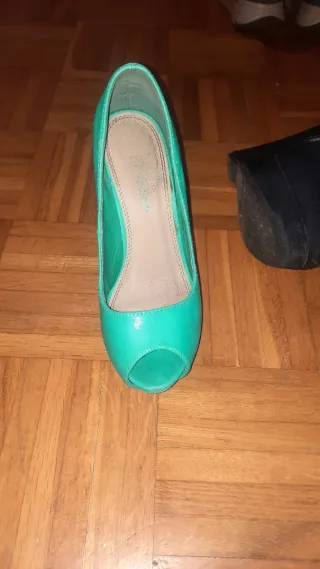 Zapatos de tacón abiertos color verde azulado