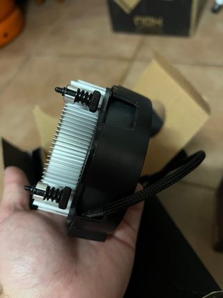 Caja AMD Ryzen 5 + disipador de origen