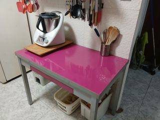 Mesa de cocina cristal rosa y gris
