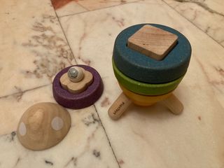 Cohete apilable de madera Plantoys