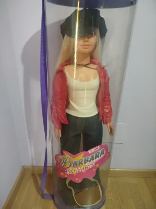 Muñeca "Bárbara Fashion"