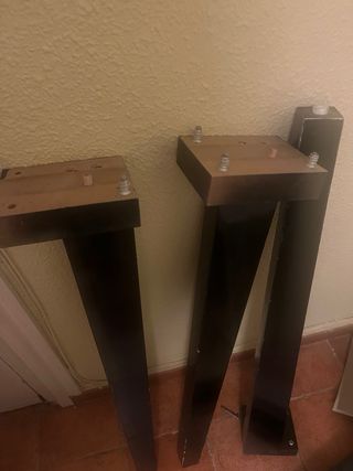 Mesa de comedor negra de madera