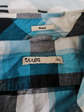 Camisa a cuadros azul y negra