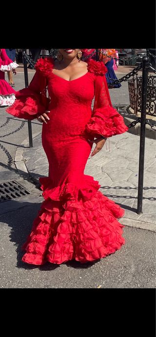 Vestido de flamenca rojo con volantes