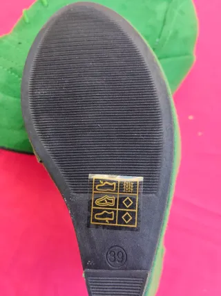 Zapatos de cuña verdes