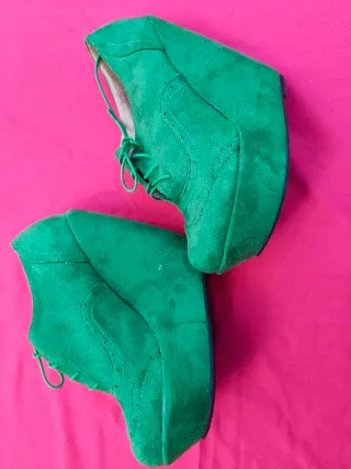 Zapatos de cuña verdes